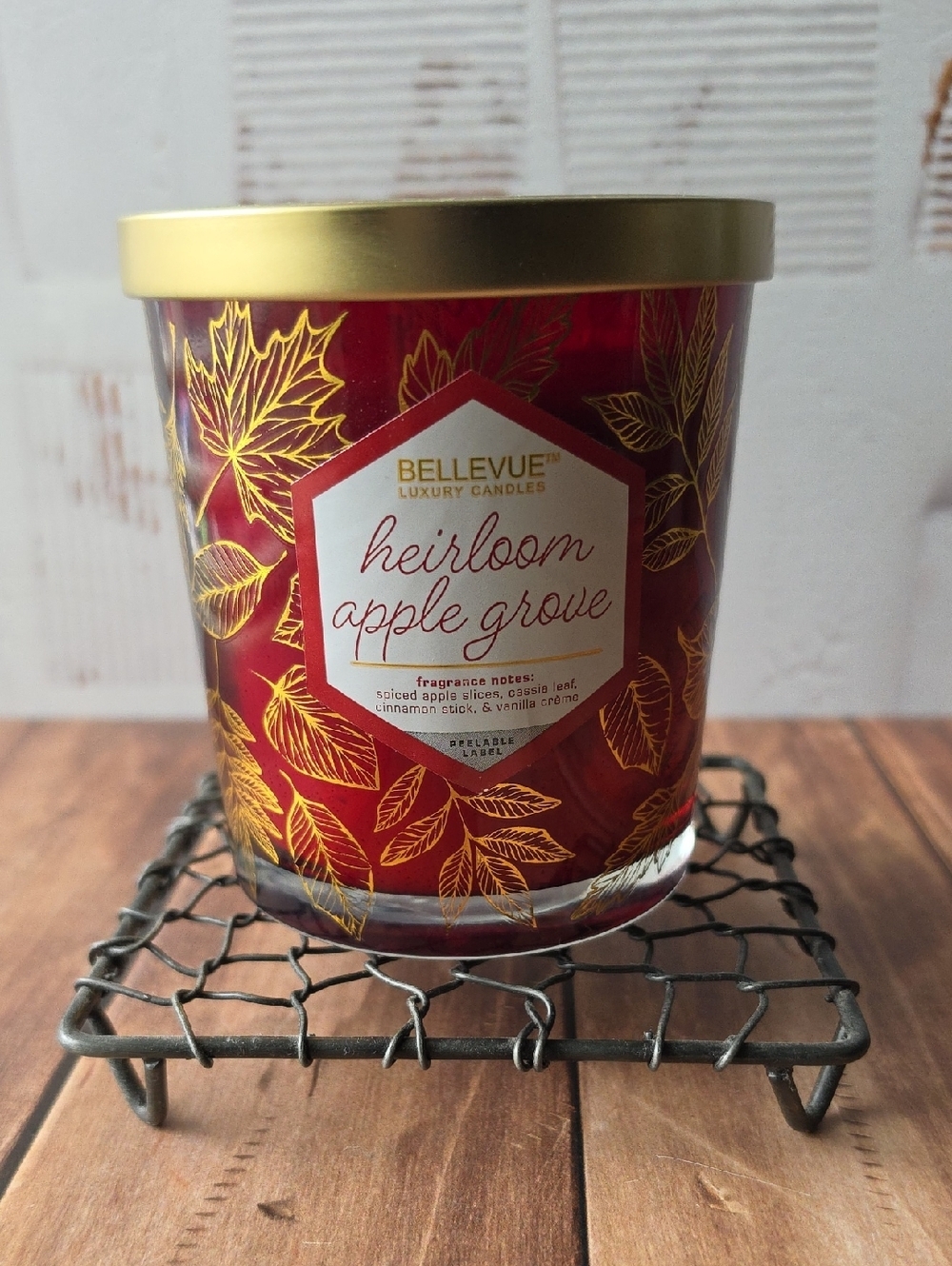 Bellevue Heirloom Apple Grove Candle - Red & Gold - Picture 1 of 5